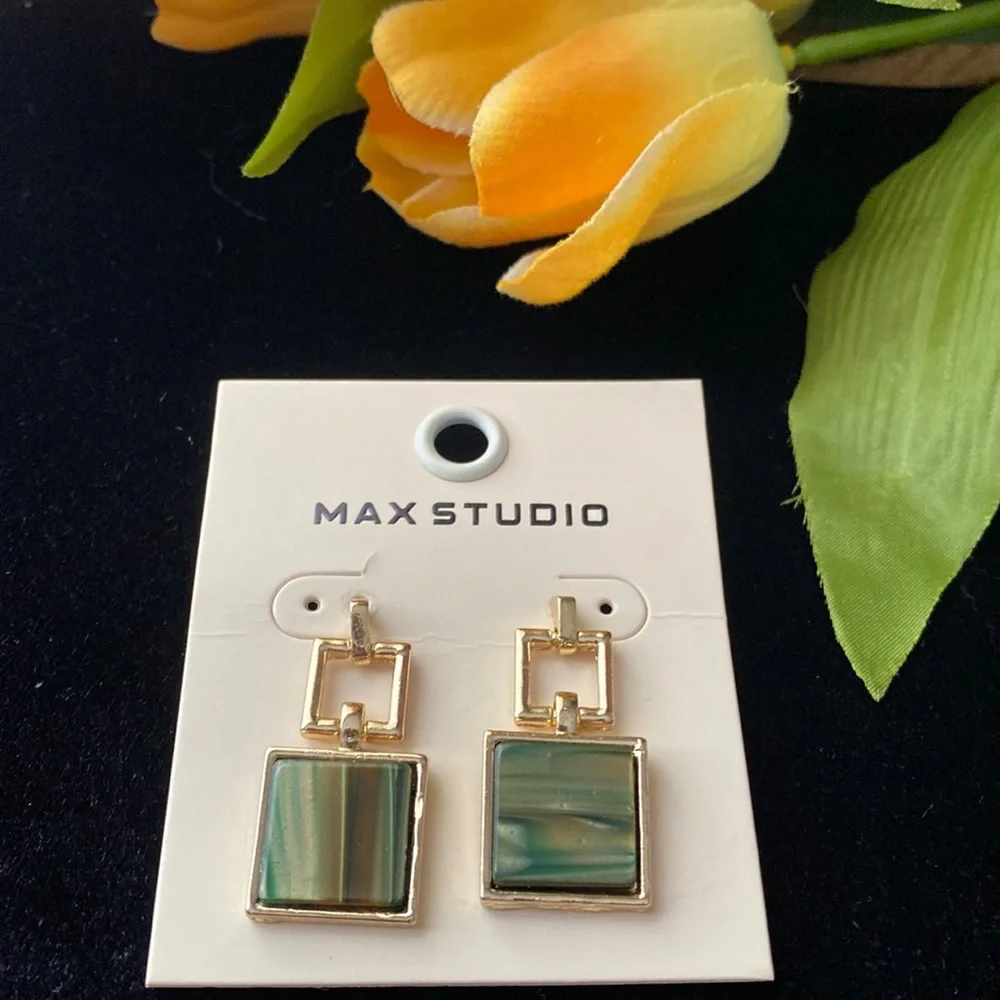 Max Studio earrings - Picture 1 of 3